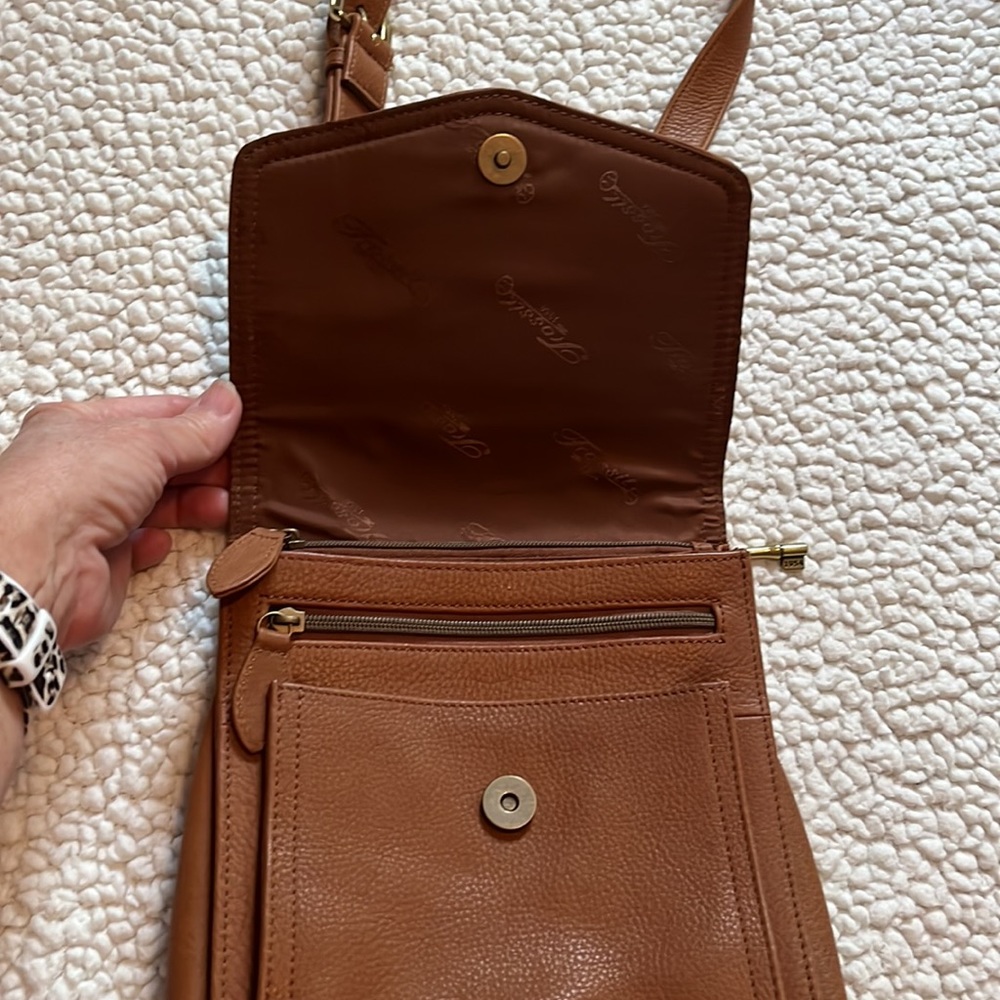 Fossil Crossbody - Picture 3 of 16